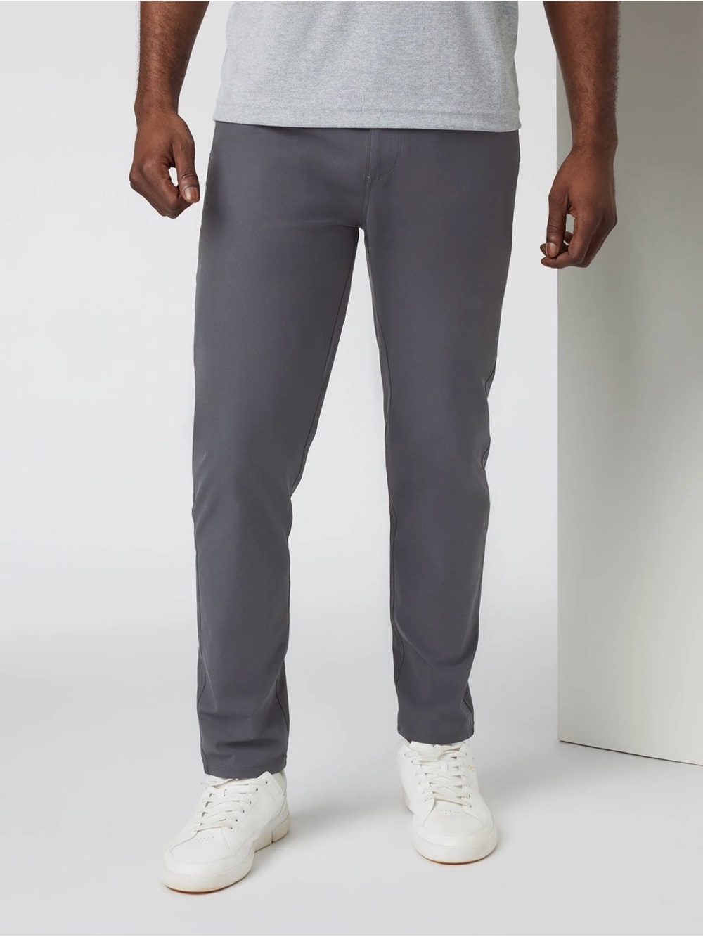 Vuori Men's Cargo Pants in Charcoal